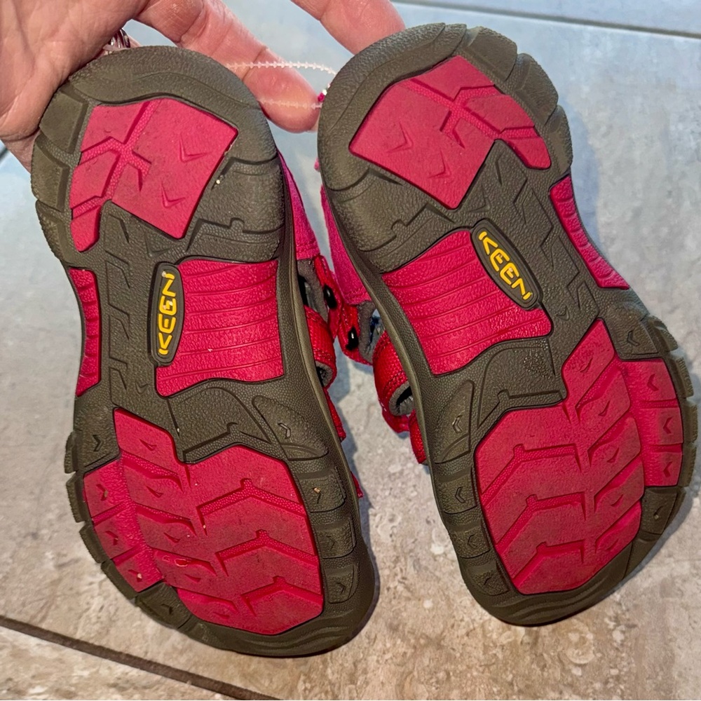 Keen Washable Sandals Like New - Picture 3 of 5